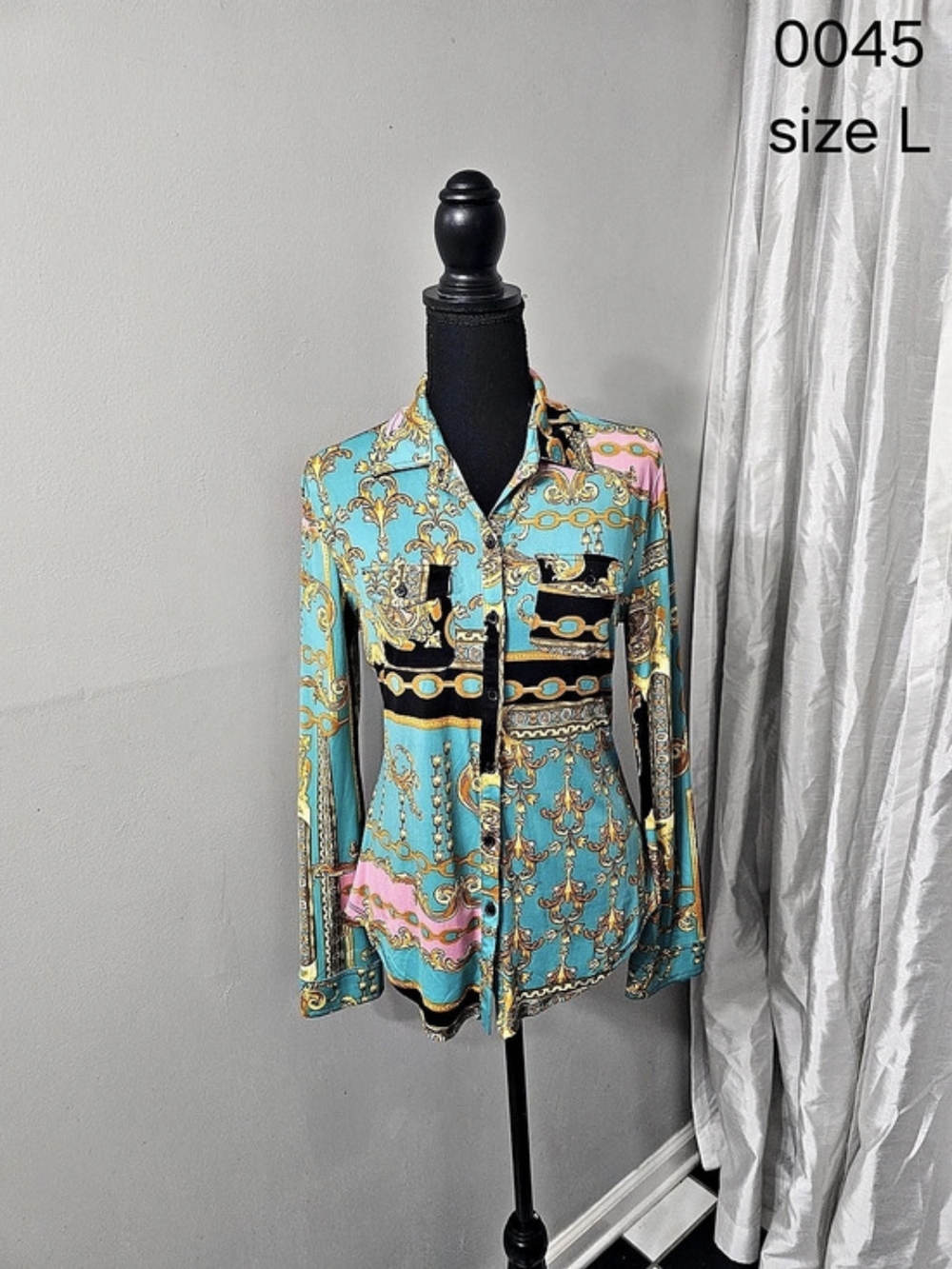 Paisley Button Down in Blue & Pink Large Like New